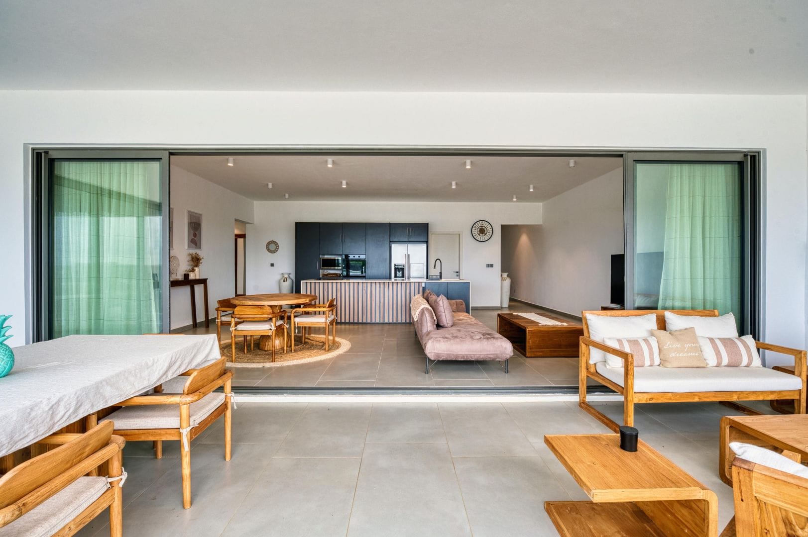 À VENDRE – Appartement neuf, meublé, avec grande terrasse & piscine commune à Péreybère - Photo 3
