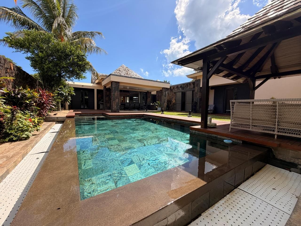 À LOUER – Sublime villa 3 chambres en suite dans une résidence haut de gamme à Péreybère