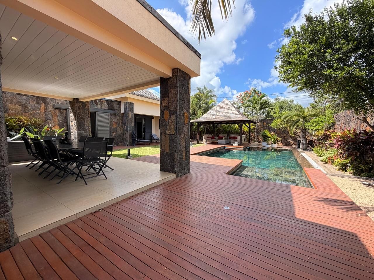 À LOUER – Sublime villa 3 chambres en suite dans une résidence haut de gamme à Péreybère - Photo 3