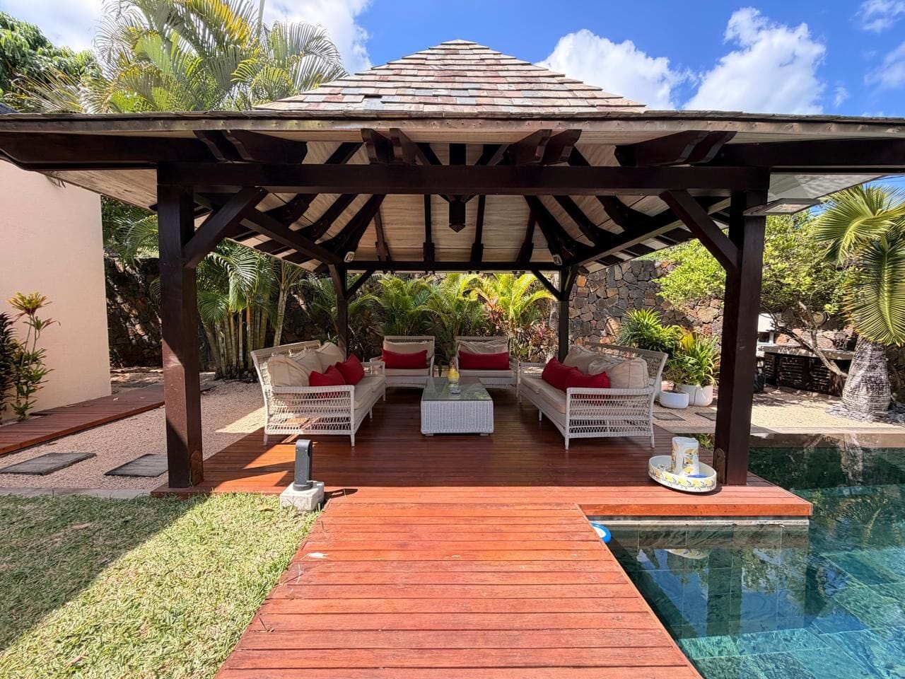 À LOUER – Sublime villa 3 chambres en suite dans une résidence haut de gamme à Péreybère - Photo 4