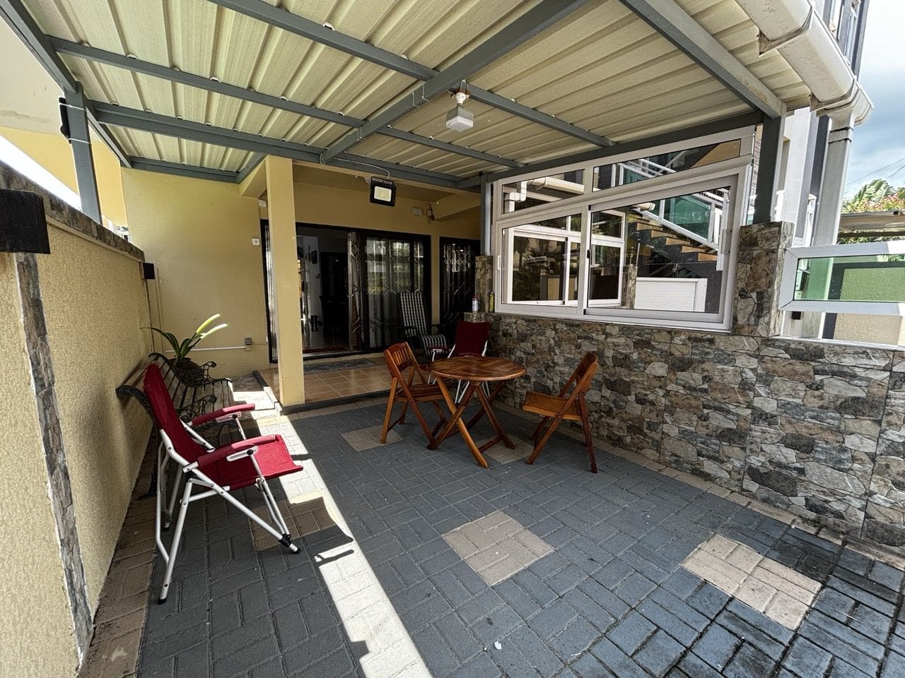 TROU AUX BICHES – APPARTEMENT AVEC VÉRANDA & PISCINE COLLECTIVE À 5MN À PIED DE LA PLAGE - Photo 2