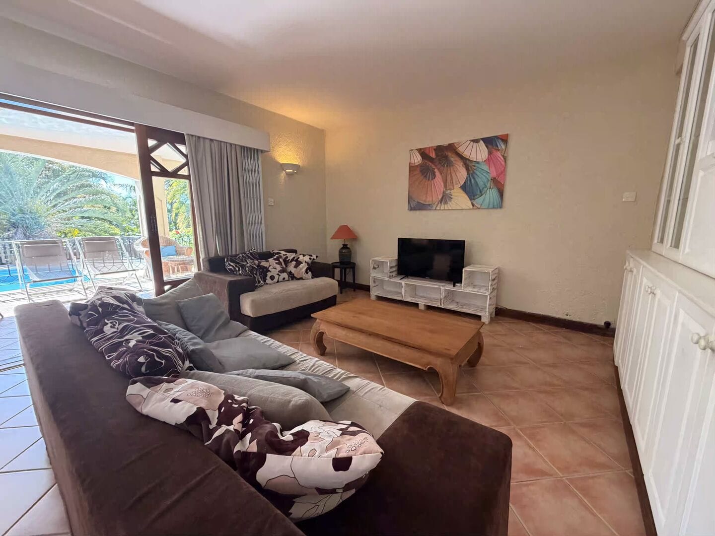 Maison familiale 3 chambres + bureau avec piscine et vue montagne – À louer à Tamarin - Photo 5
