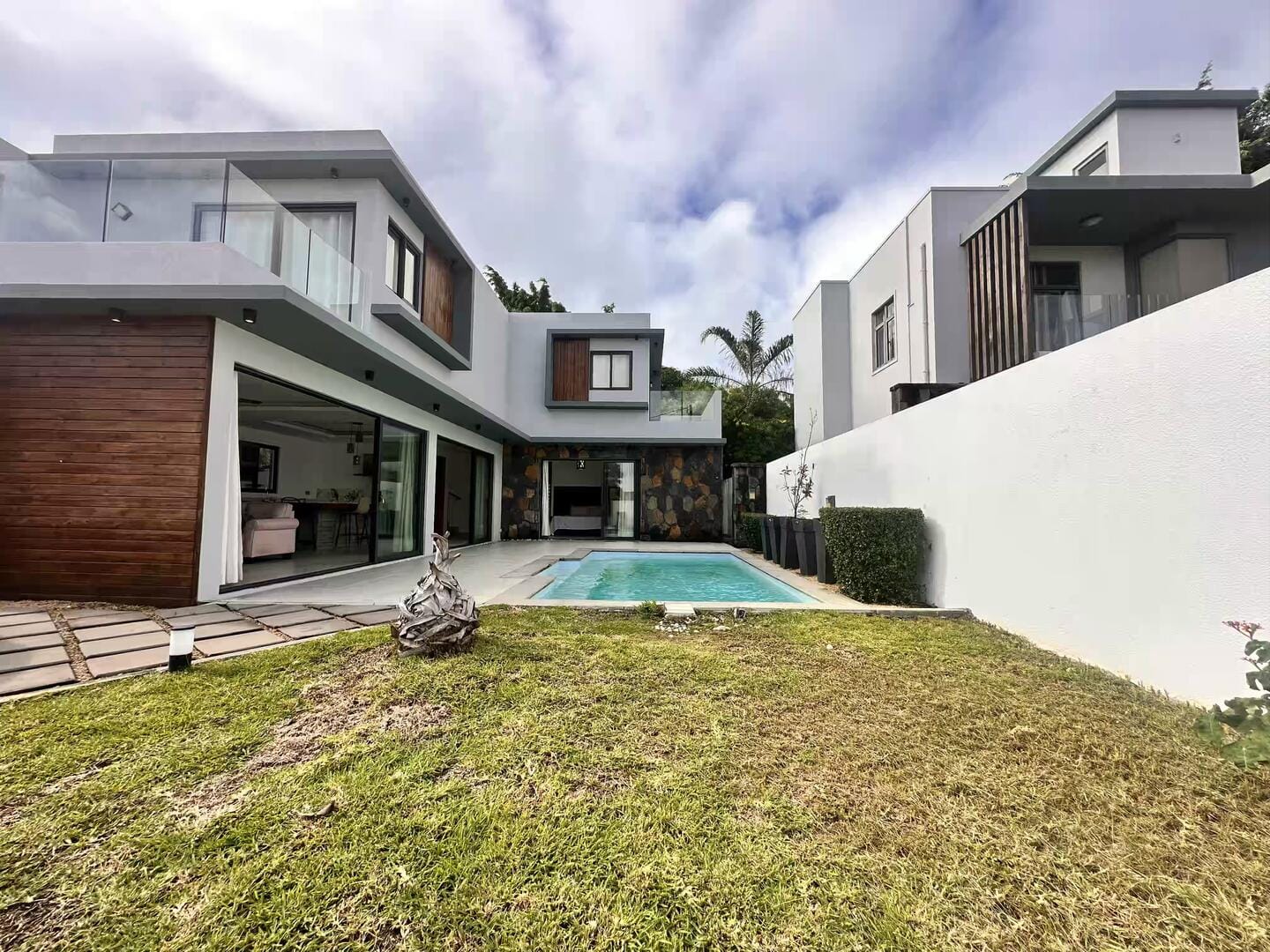 Villa lumineuse à louer à Saint-François, Calodyne – Charme, confort et accès facile au cœur du nord