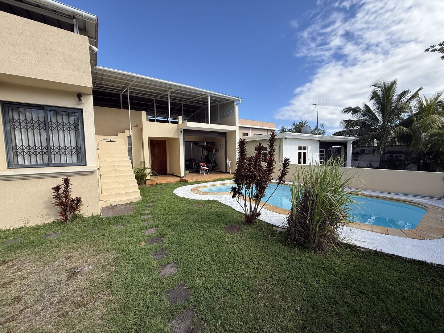 VILLA 2 CHAMBRES AVEC PISCINE PRIVÉE ET JARDIN À LOUER – CAP MALHEUREUX