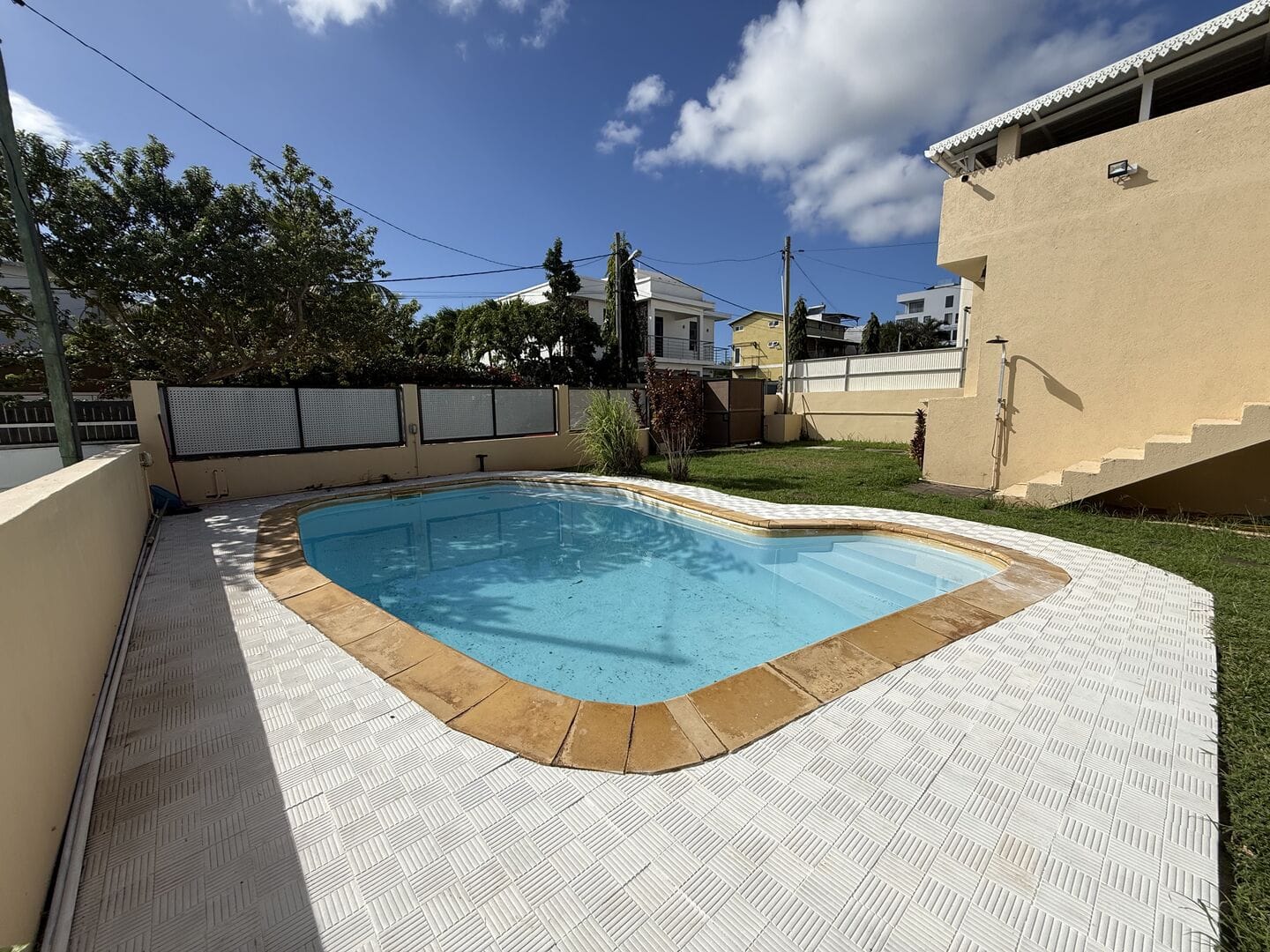 VILLA 2 CHAMBRES AVEC PISCINE PRIVÉE ET JARDIN À LOUER – CAP MALHEUREUX - Photo 2