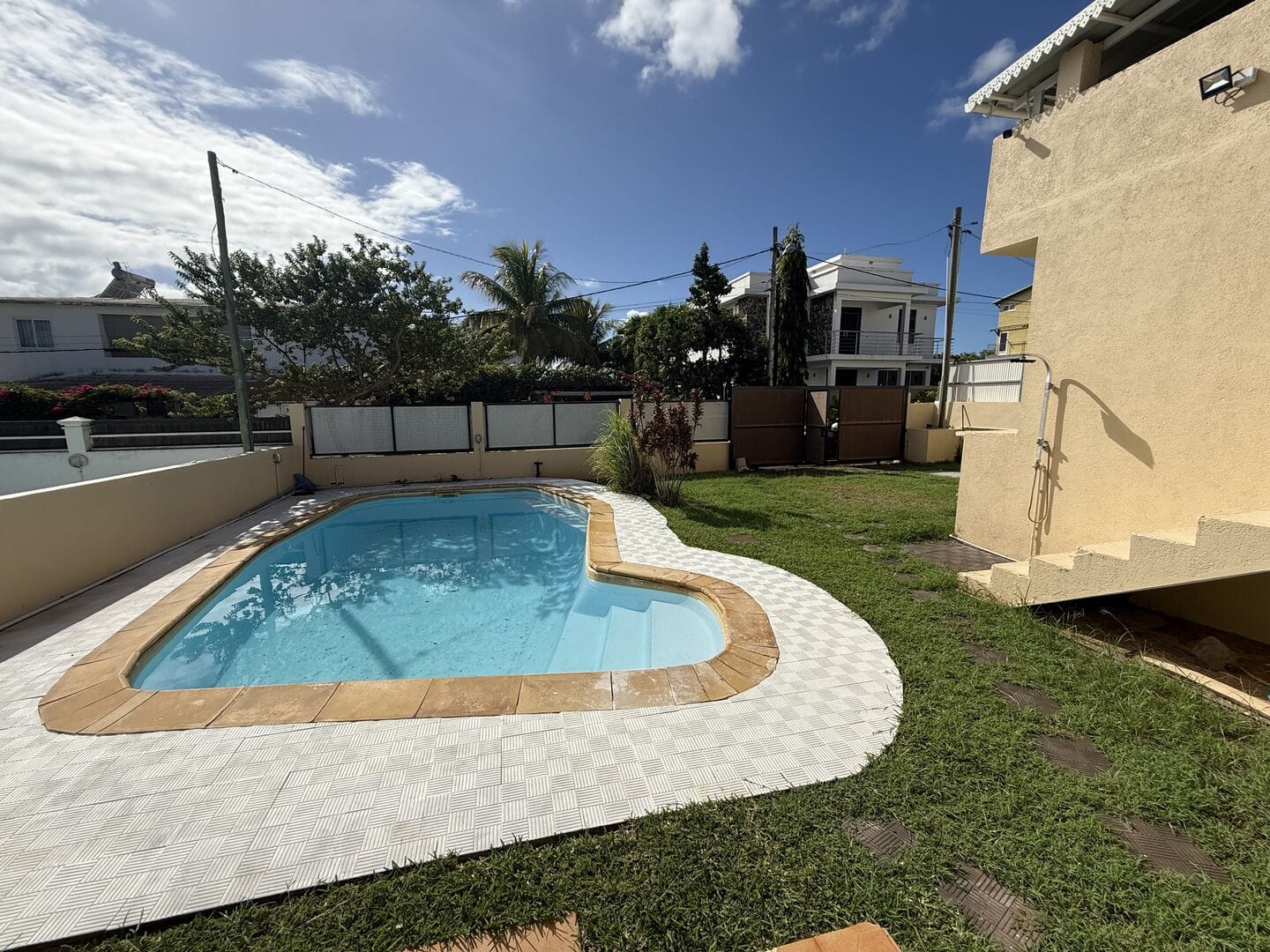 VILLA 2 CHAMBRES AVEC PISCINE PRIVÉE ET JARDIN À LOUER – CAP MALHEUREUX - Photo 3