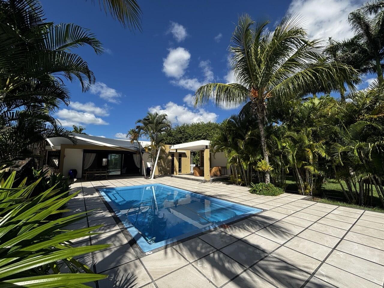 VILLA D’EXCEPTION DE 400 M² SUR 6000 M² DE JARDIN PAYSAGER – FORÊT DARUTY - Photo principale
