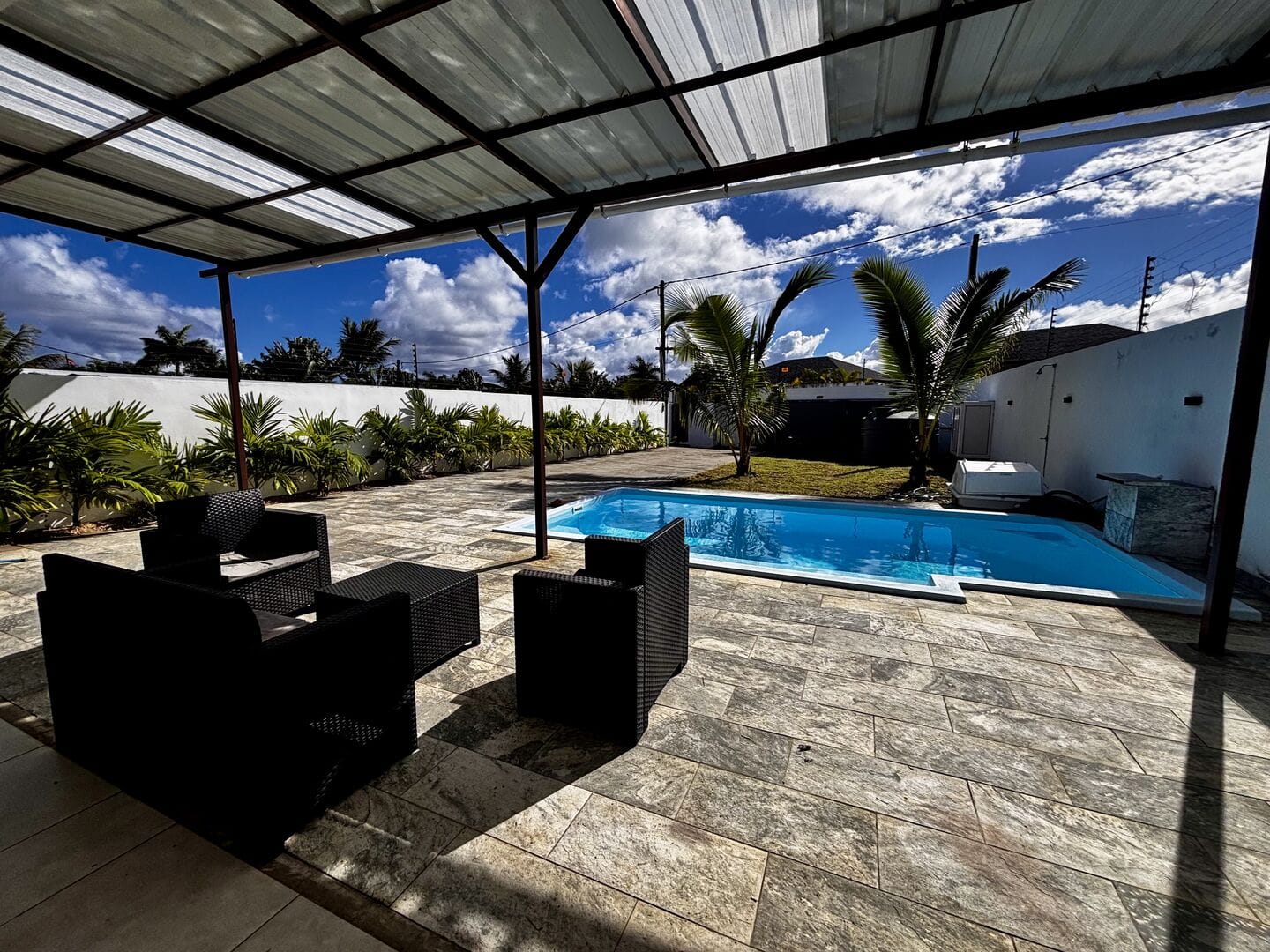 VILLA FAMILIALE 4 CHAMBRES AVEC PISCINE ET JARDIN – GRAND BAIE - Photo 2