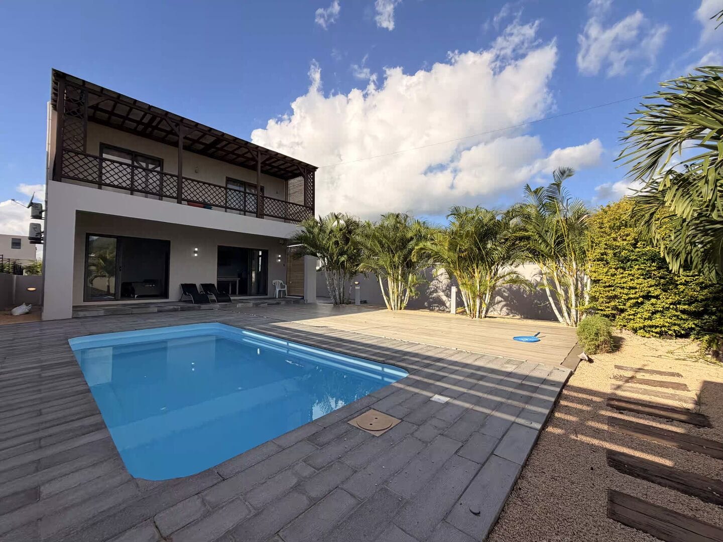 Villa individuelle 4 chambres avec piscine et vue exceptionnelle sur Le Morne – À louer à La Gaulette