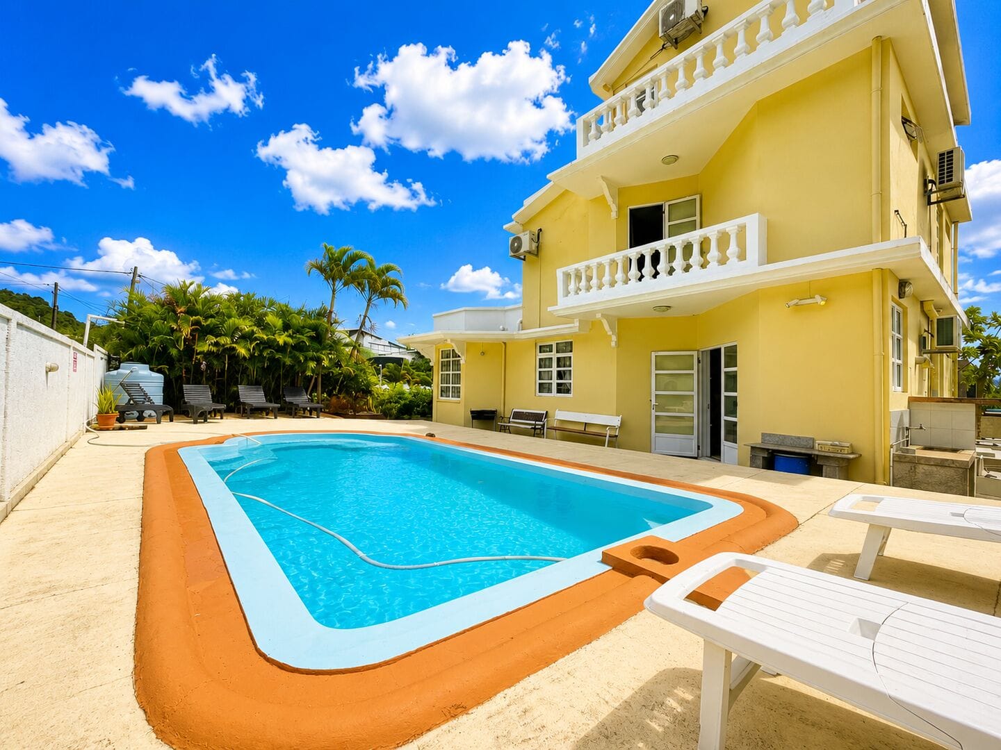 Maison familiale 5 chambres avec piscine et vue exceptionnelle – À louer à La Gaulette - Photo 5