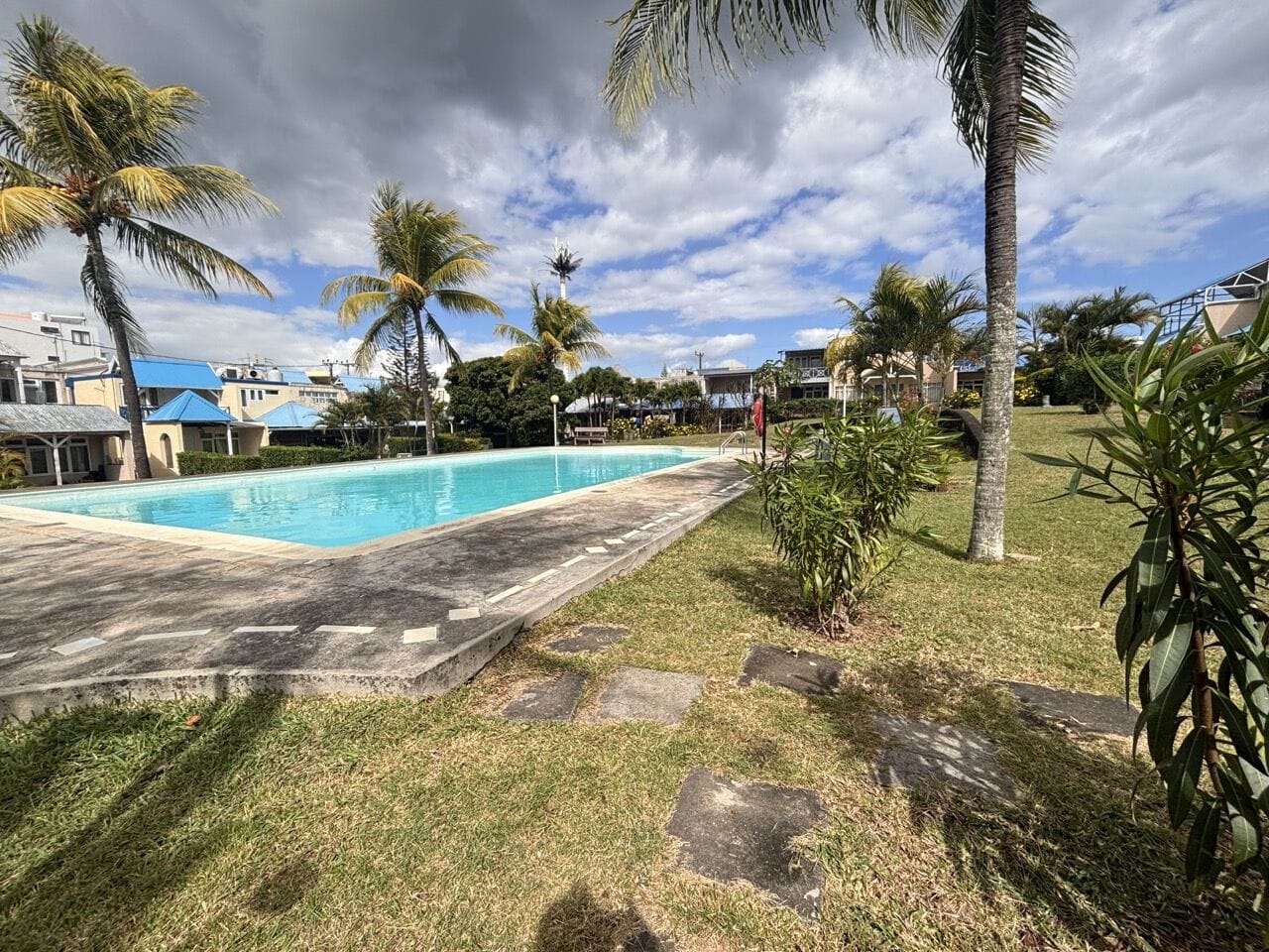 CHARMANT DUPLEX EN RESIDENCE SECURISEE AVEC PISCINE & TENNIS - GRAND BAIE