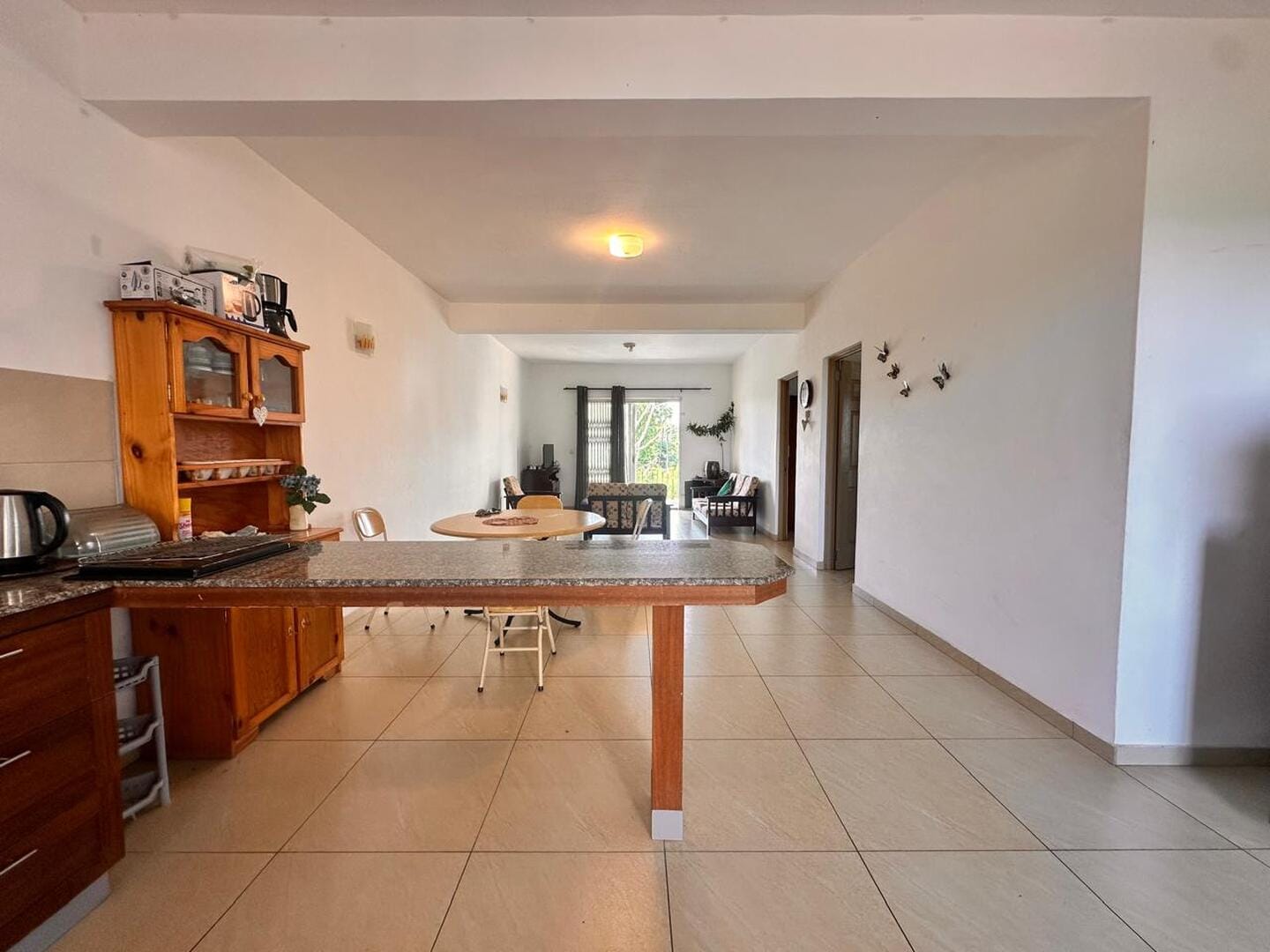 Appartement 2 chambres à louer à Grand Baie – Résidence sécurisée avec piscine - Photo 4