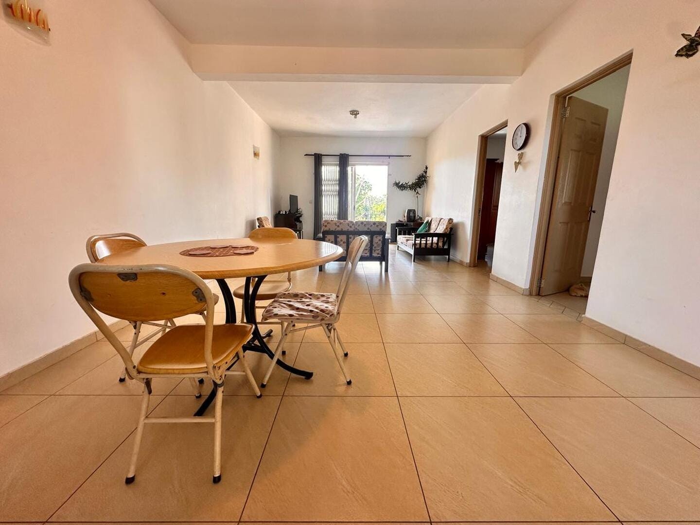 Appartement 2 chambres à louer à Grand Baie – Résidence sécurisée avec piscine - Photo 5
