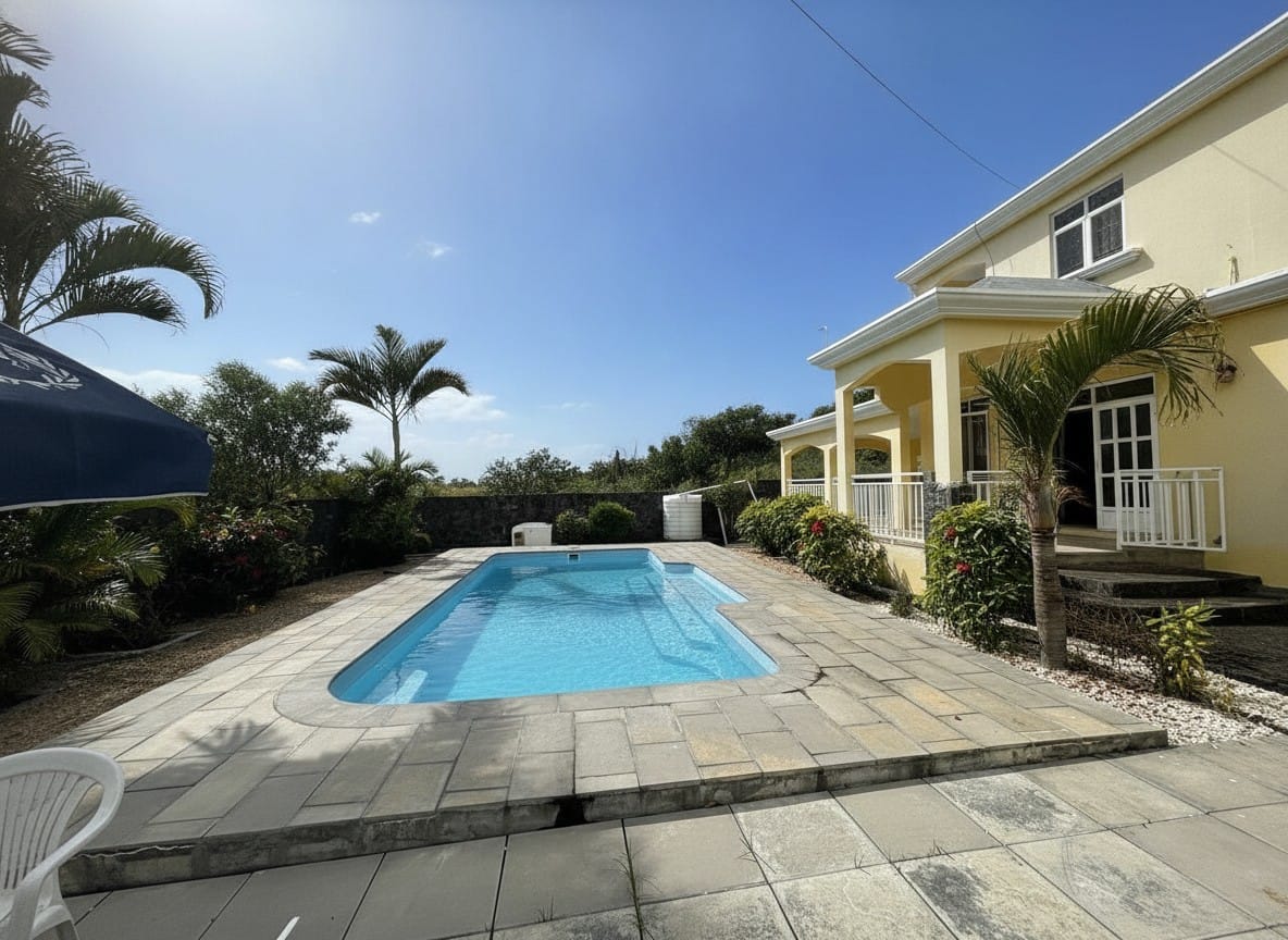 VILLA FAMILIALE 4 CHAMBRES AVEC PISCINE ET JARDIN – GRAND GAUBE - Photo 2