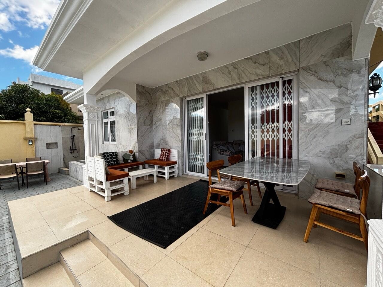 MAISON 2 CHAMBRES DE PLAIN-PIED AVEC PISCINE – TROU AUX BICHES - Photo 4