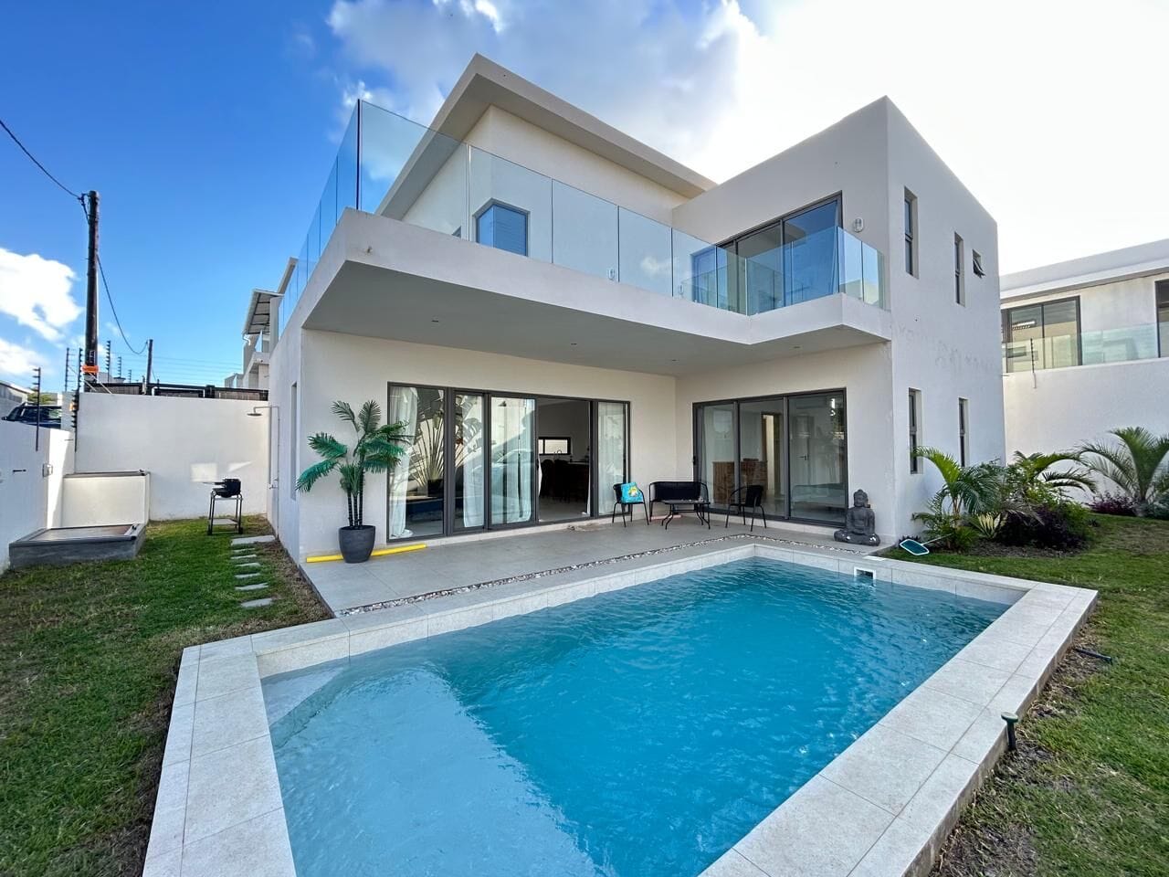 VILLA CONTEMPORAINE 3 CHAMBRES EN SUITE AVEC PISCINE PRIVÉE – PÉREYBÈRE - Photo principale