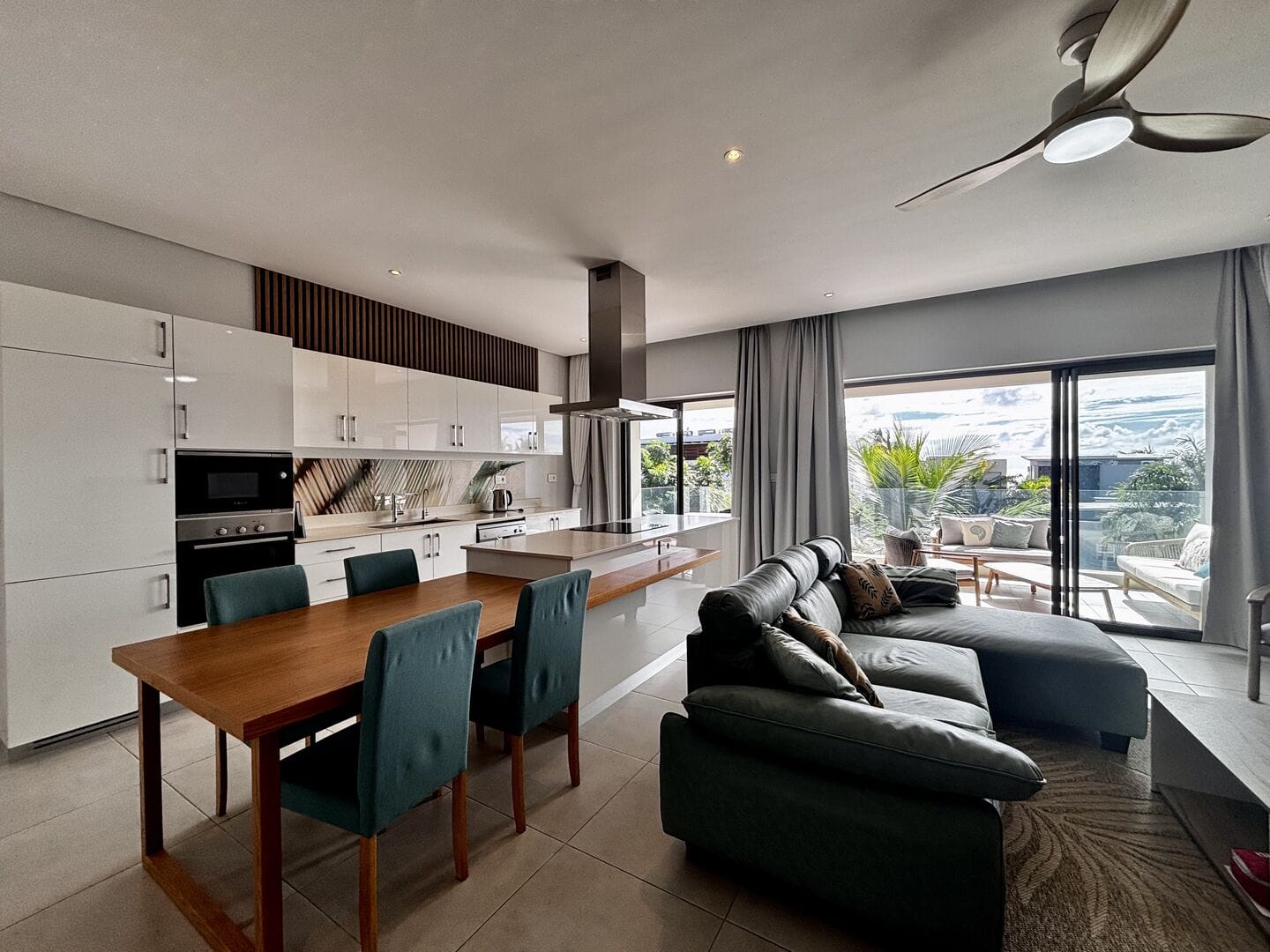 APPARTEMENT DE STANDING AVEC VUE SUR LE COIN DE MIRE – LA POINTE LUXURY APARTMENTS, POINTE AUX CANONNIERS - Photo 3