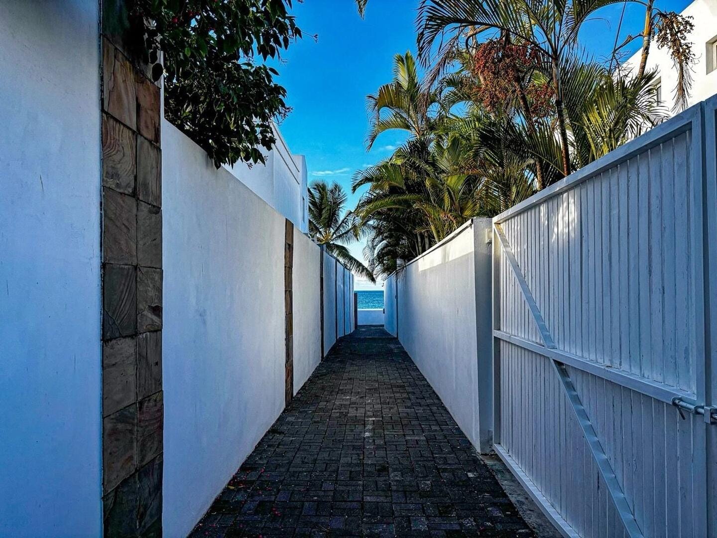 Splendide Villa en Résidence Sécurisée avec Accès Direct à la Mer à Pointe aux Canonniers - Photo 3