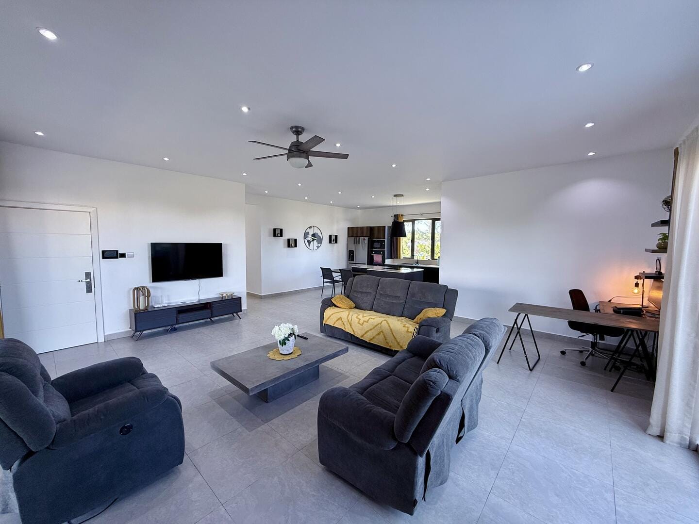 À vendre – Penthouse moderne avec rooftop et piscine privée à Péreybère - Photo 3
