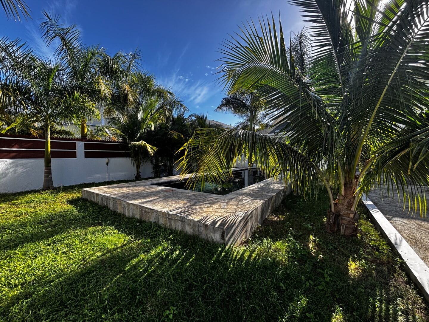 VILLA FAMILIALE AVEC PISCINE EN ARDOISE ET GARAGE MOTORISÉ – PÉREYBÈRE - Photo 3