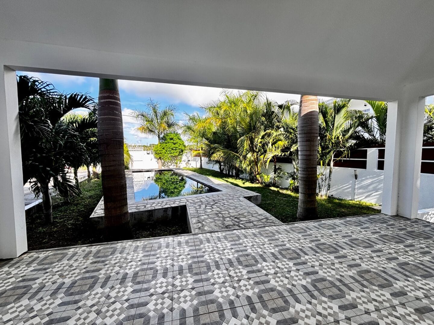 VILLA FAMILIALE AVEC PISCINE EN ARDOISE ET GARAGE MOTORISÉ – PÉREYBÈRE - Photo 5