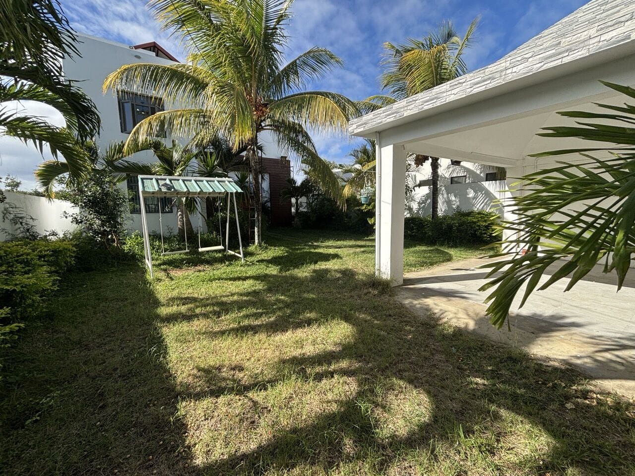 VILLA 4 CHAMBRES AVEC PISCINE ET JARDIN ARBORÉ – MORCELLEMENT BEAU MANGUIER, PÉREYBÈRE - Photo 2