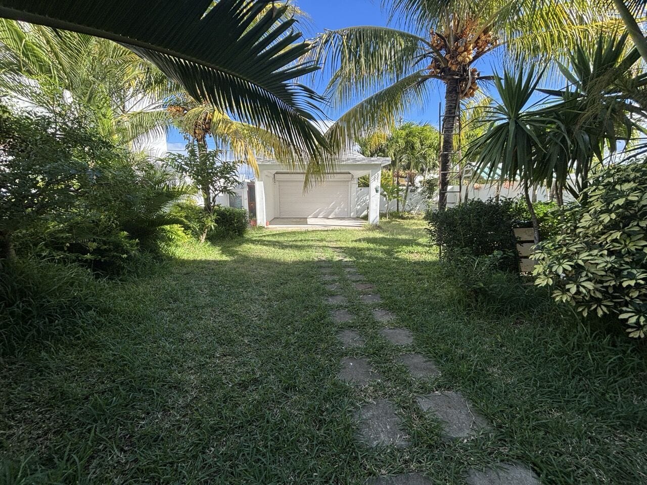 VILLA 4 CHAMBRES AVEC PISCINE ET JARDIN ARBORÉ – MORCELLEMENT BEAU MANGUIER, PÉREYBÈRE - Photo 3