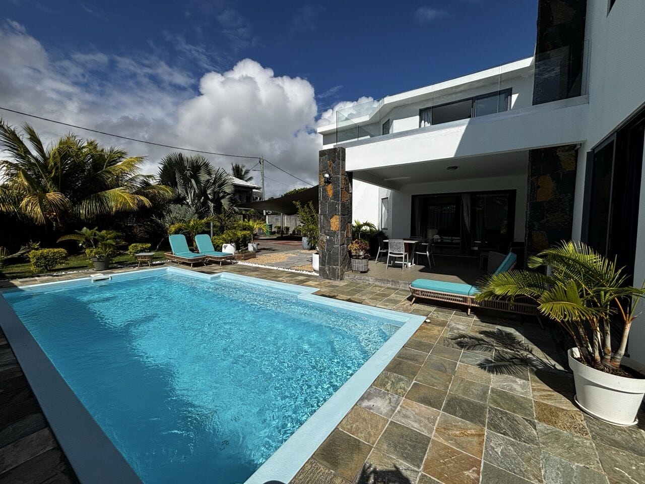 EXCLUSIVITÉ – VILLA CONTEMPORAINE AVEC SÉJOUR CATHÉDRALE, JARDIN & PISCINE – PÉREYBÈRE - Photo 3