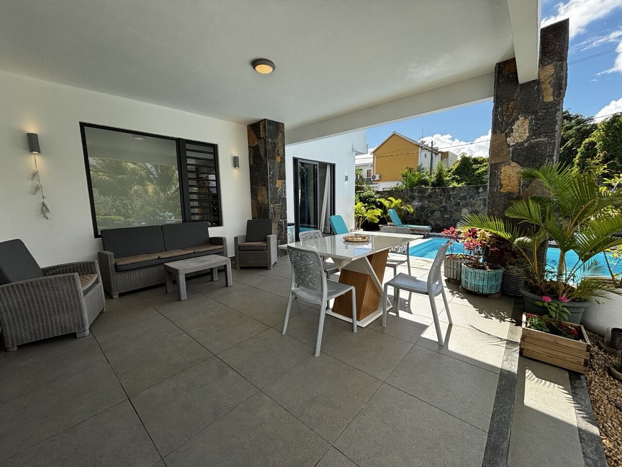 EXCLUSIVITÉ – VILLA CONTEMPORAINE AVEC SÉJOUR CATHÉDRALE, JARDIN & PISCINE – PÉREYBÈRE - Photo 4