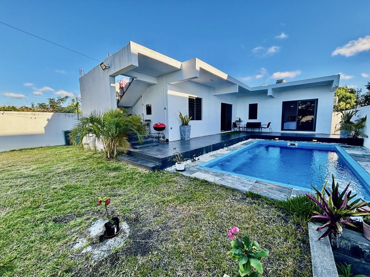 VILLA DE PLAIN-PIED 2 CHAMBRES AVEC JARDIN ET PISCINE – PÉREYBÈRE - Photo 2