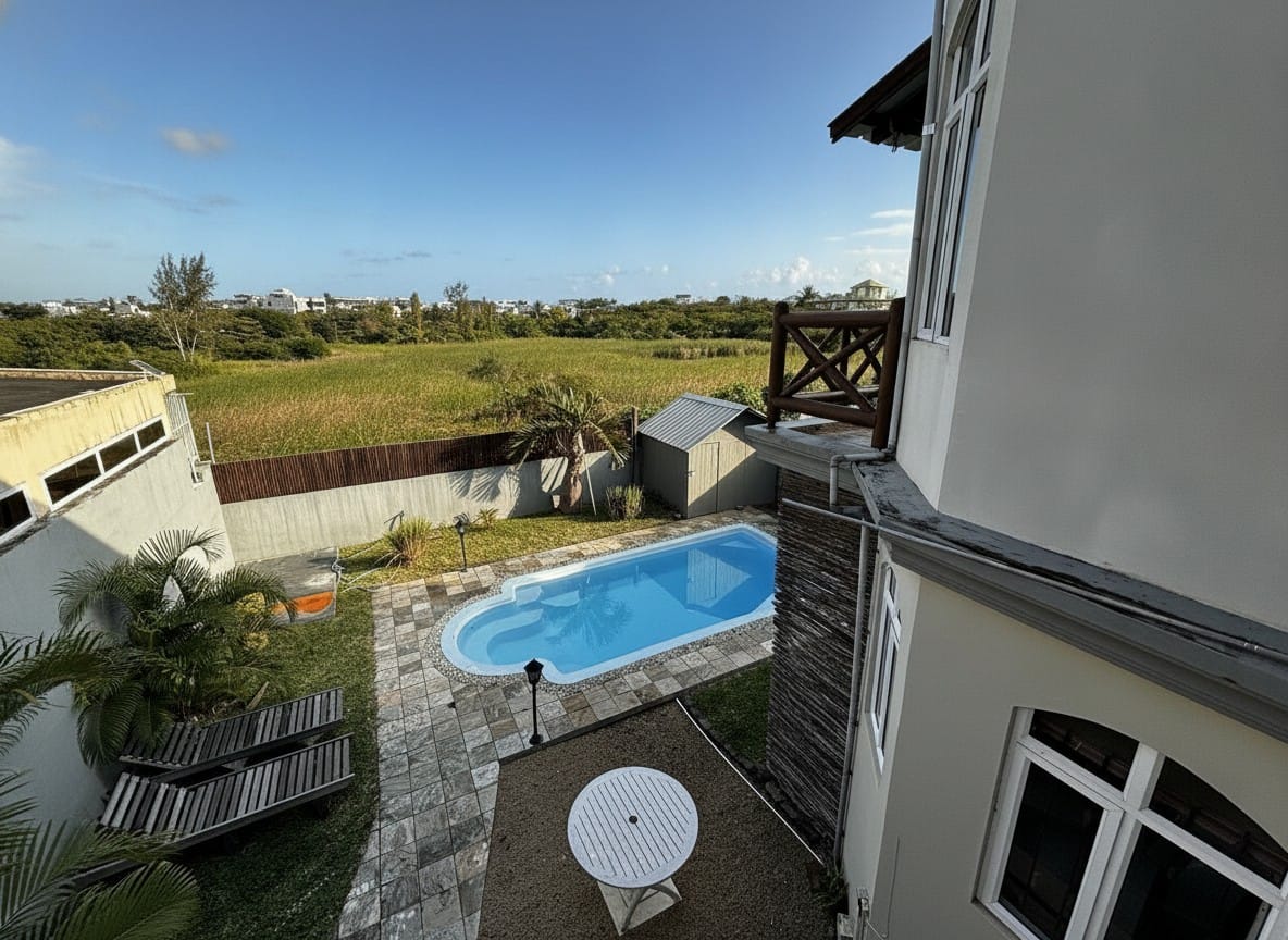 VILLA 3 CHAMBRES AVEC PISCINE, GARAGE ET BEAUX VOLUMES – PÉREYBÈRE - Photo 4