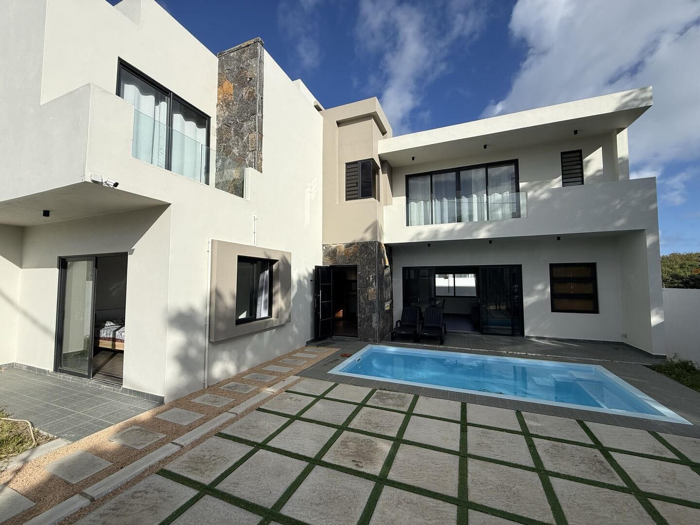 VILLA CONTEMPORAINE 4 CHAMBRES AVEC PISCINE PRIVÉE ET ROOFTOP DE 80 M² – CAP MALHEUREUX