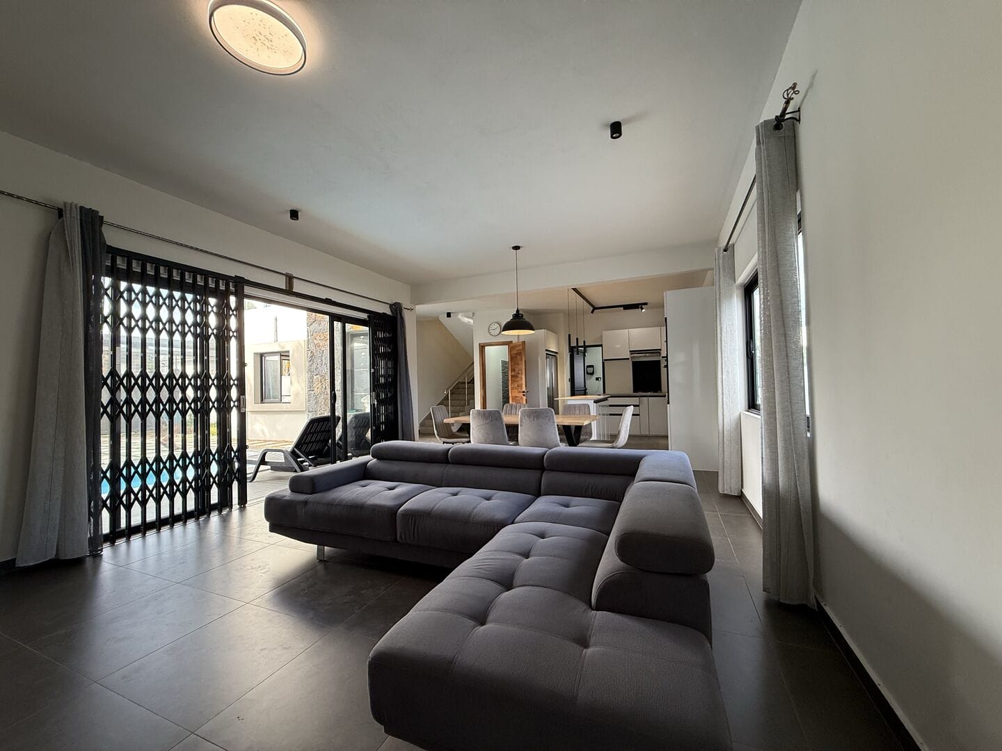 VILLA CONTEMPORAINE 4 CHAMBRES AVEC PISCINE PRIVÉE ET ROOFTOP DE 80 M² – CAP MALHEUREUX - Photo 4