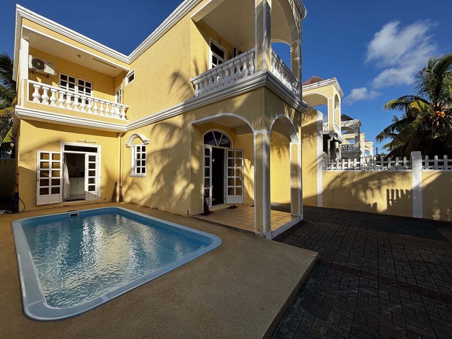 Duplex avec piscine en résidence sécurisée – Péreybère - Photo principale