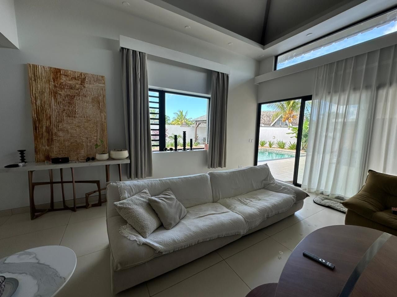 VILLA NEUVE AVEC PISCINE, KIOSQUE ET GARAGE DOUBLE TÉLÉCOMMANDÉ – GRAND BAIE - Photo 4