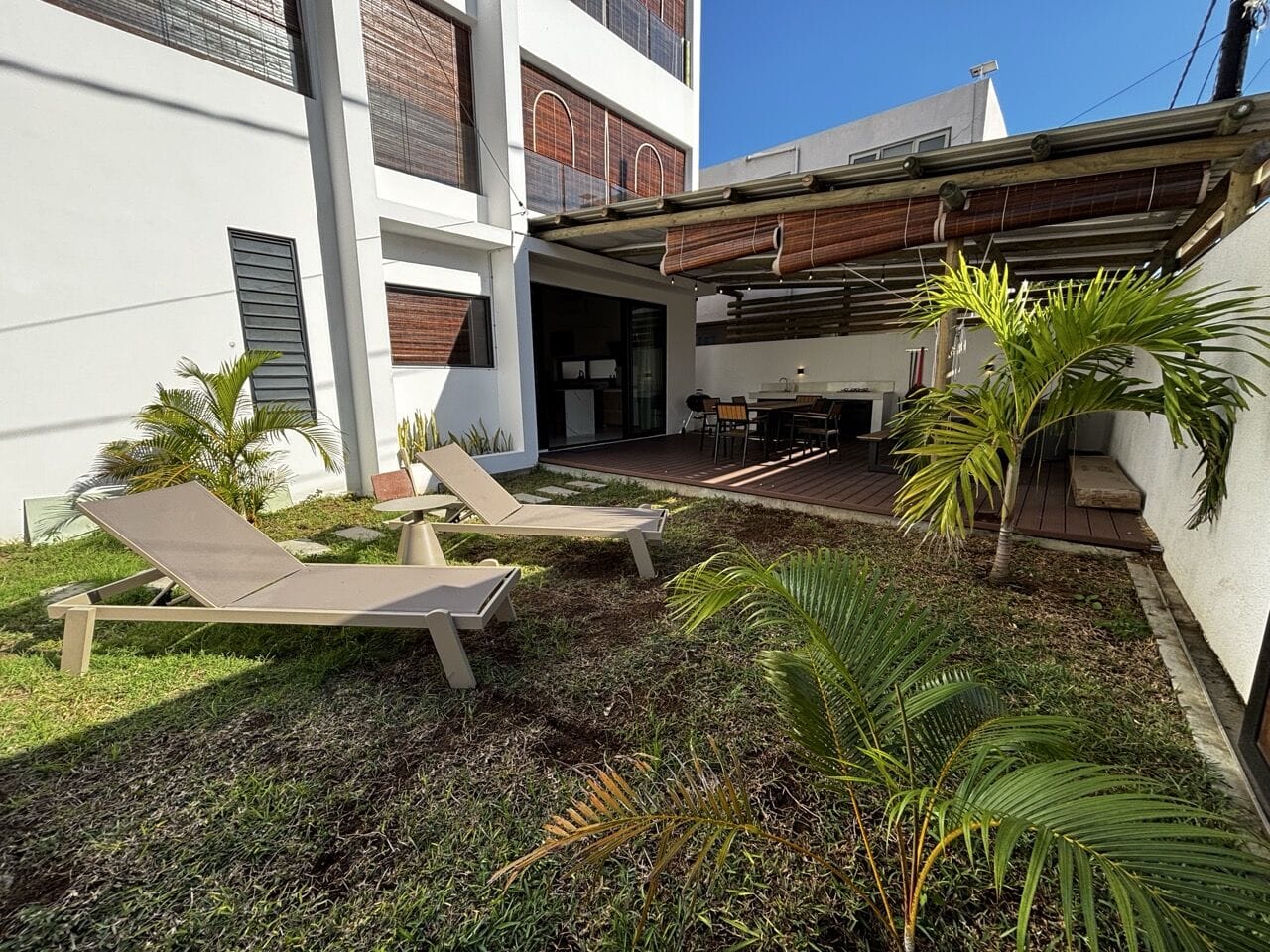APPARTEMENT CONTEMPORAIN 3 CHAMBRES EN REZ-DE-JARDIN À QUELQUES PAS DE LA MER – TROU AUX BICHES - Photo 2