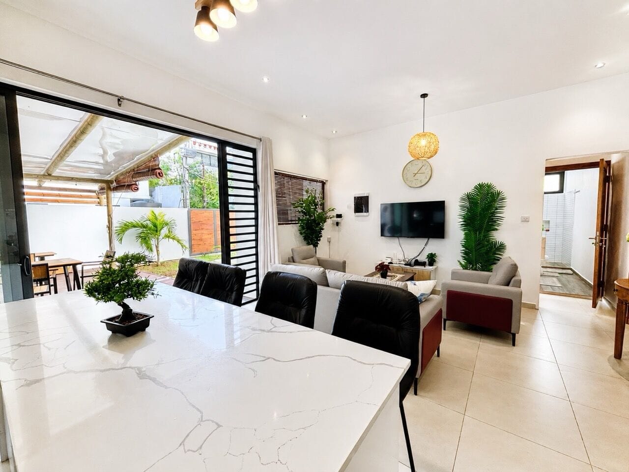 APPARTEMENT CONTEMPORAIN 3 CHAMBRES EN REZ-DE-JARDIN À QUELQUES PAS DE LA MER – TROU AUX BICHES - Photo 4