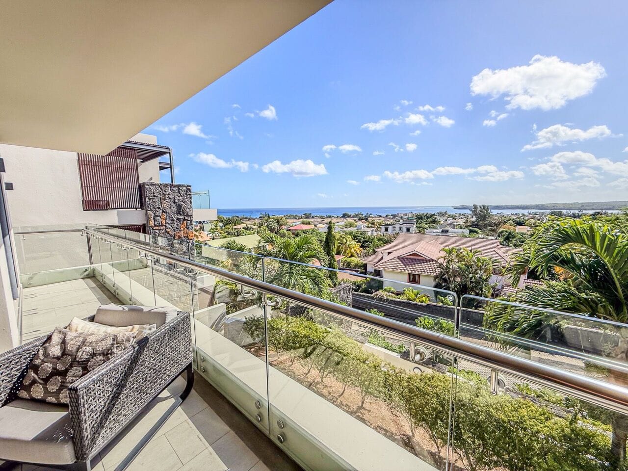 APPARTEMENT DE PRESTIGE 3 CHAMBRES AVEC VUE MER & MONTAGNE – TAMARIN - Photo 4