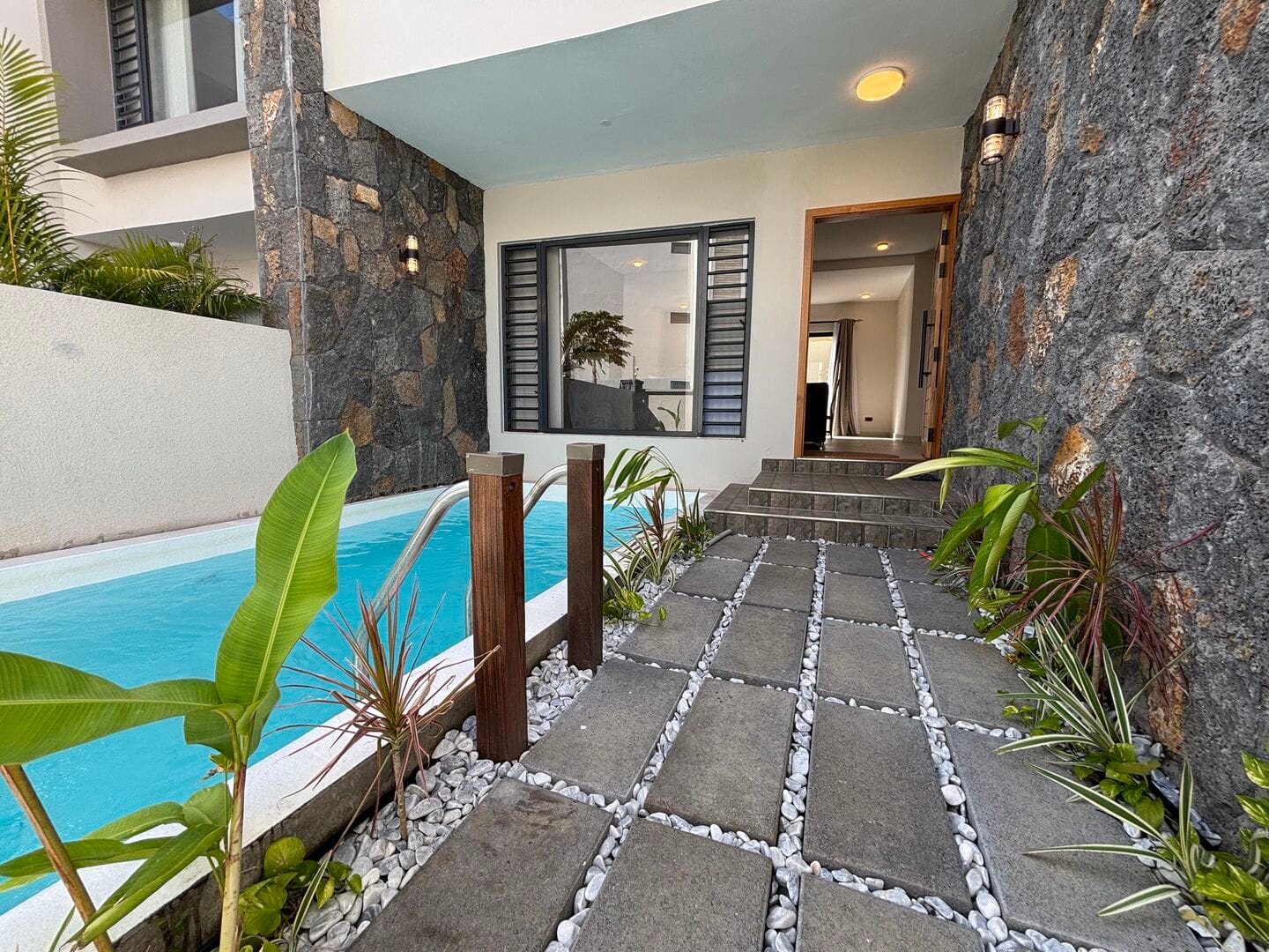 Villa neuve avec piscine et garage fermé – Pereybère - Photo 3