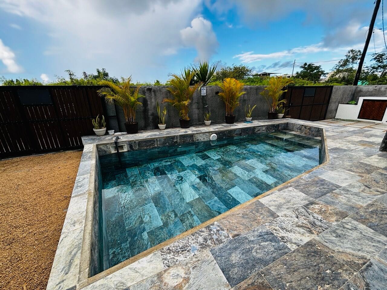 DUPLEX 3 CHAMBRES AVEC PISCINE EN PIERRE ET ROOFTOP A PEREYBERE - Photo 2