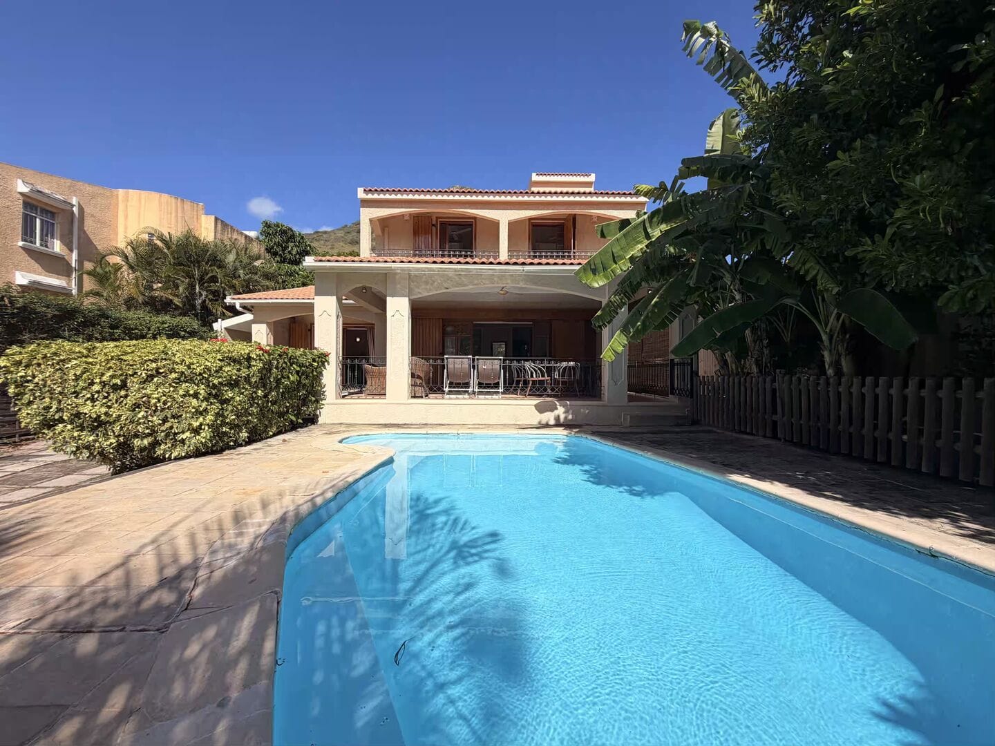 Maison familiale 3 chambres + bureau avec piscine et vue montagne – À louer à Tamarin