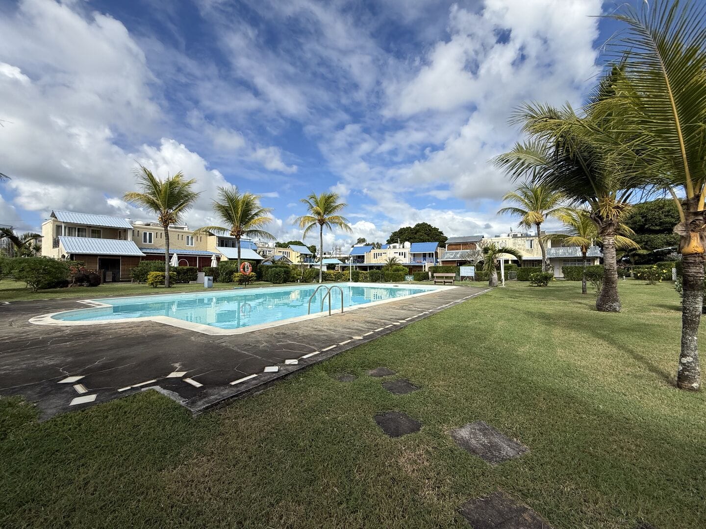 3-BEDROOM APARTMENT WITH PRIVATE GARDEN & DIRECT ACCESS TO THE POOL – SECURE RESIDENCE - Photo 1