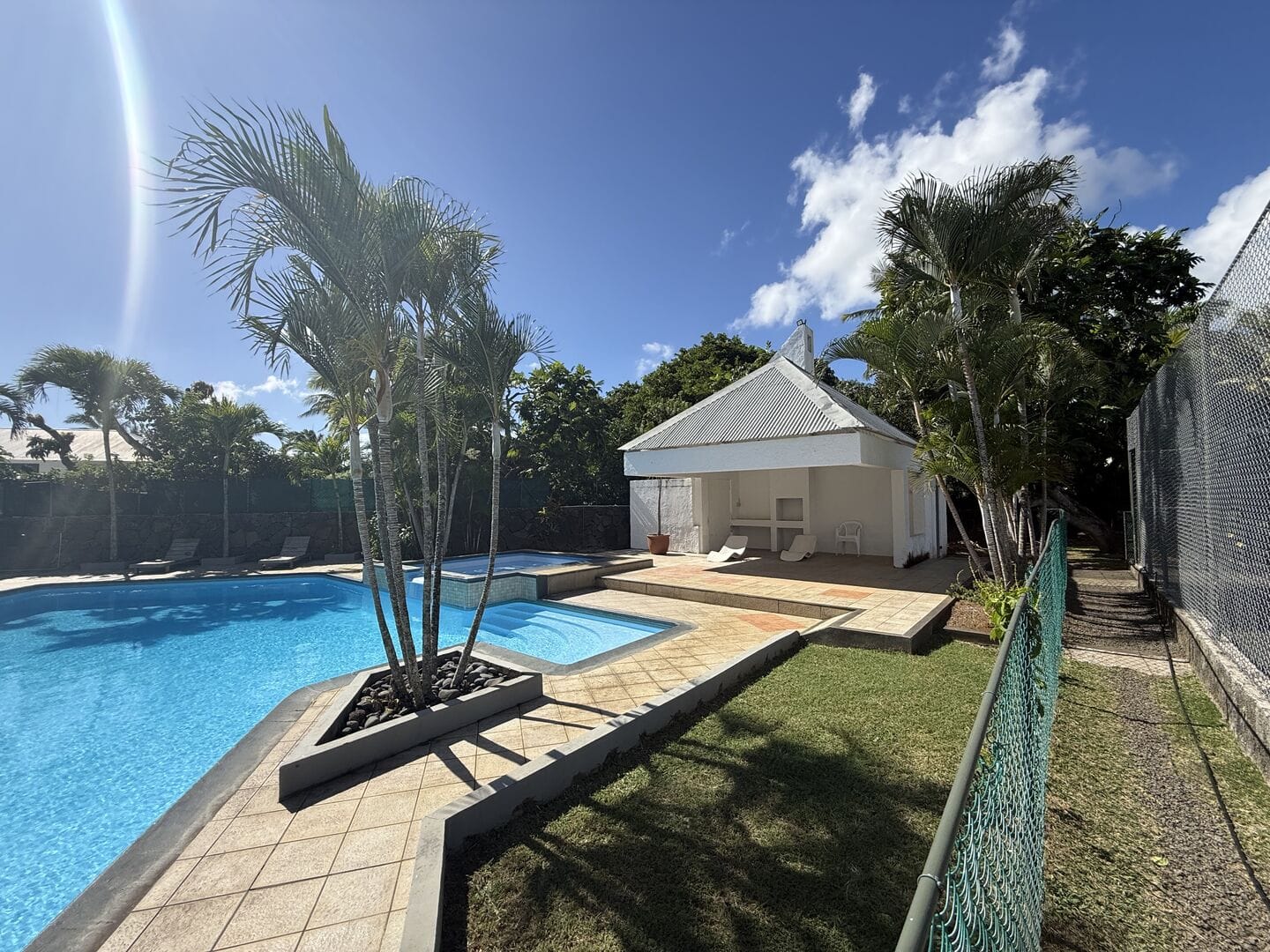 3-BEDROOM DUPLEX WITH PRIVATE GARDEN IN A SECURE RESIDENCE – LES BOUGAINVILLÉES, GRAND BAIE - Photo 2