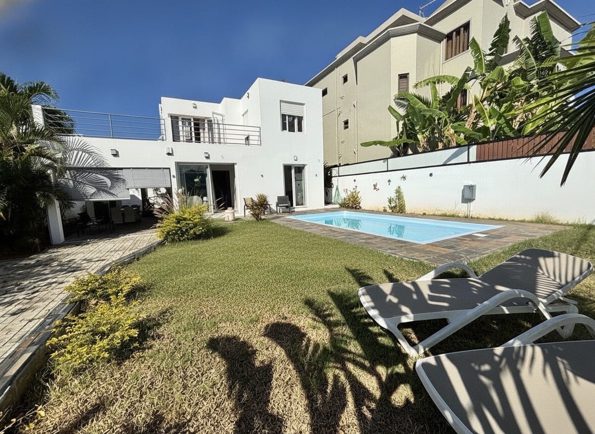 VILLA 3 CHAMBRES, VARANGUE, PISCINE ET  TERRASSE ROOFTOP – CALODYNE