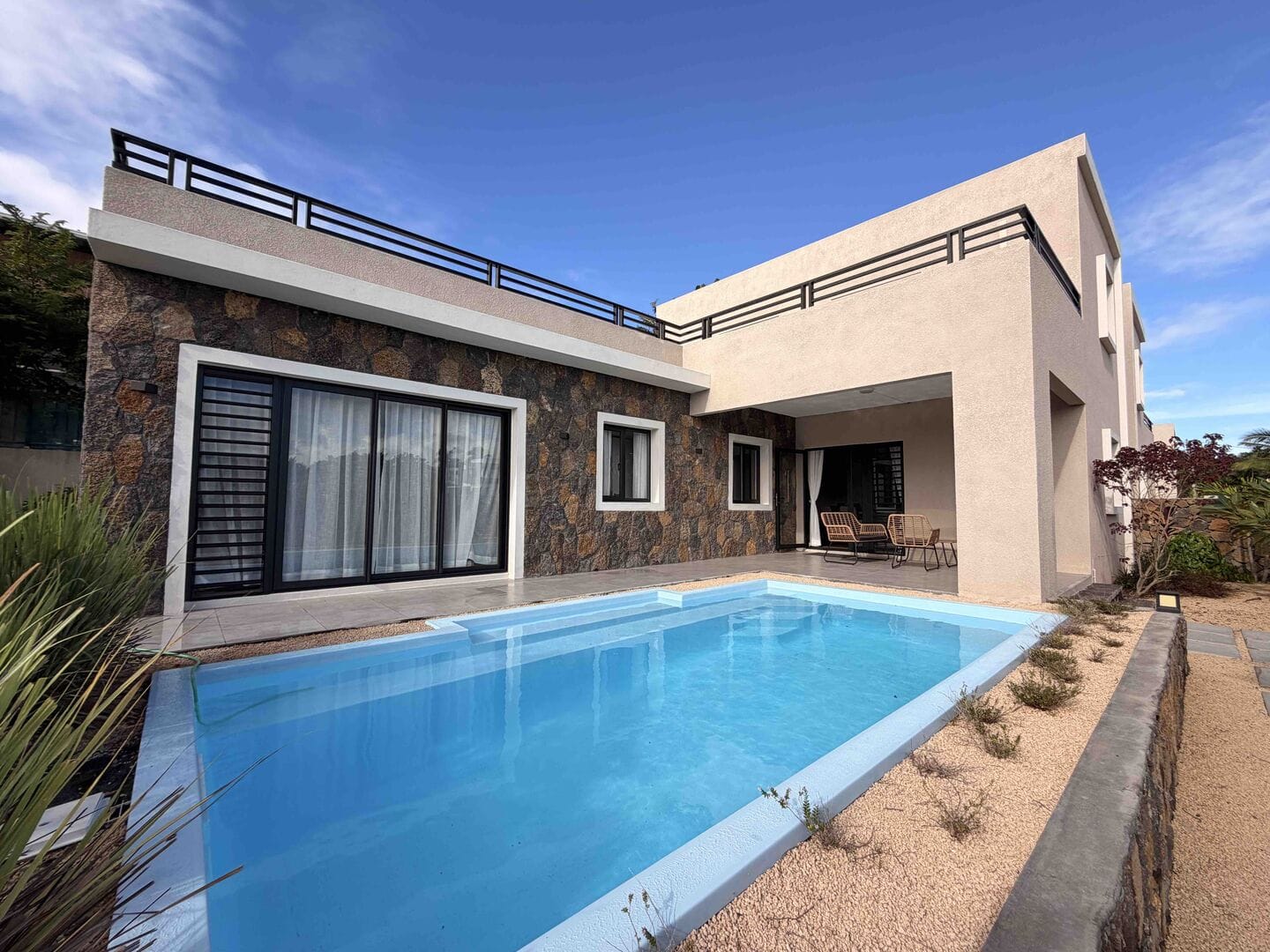Brand-New 3-Bedroom Villa with Private Pool for Rent – Calodyne - Photo 2