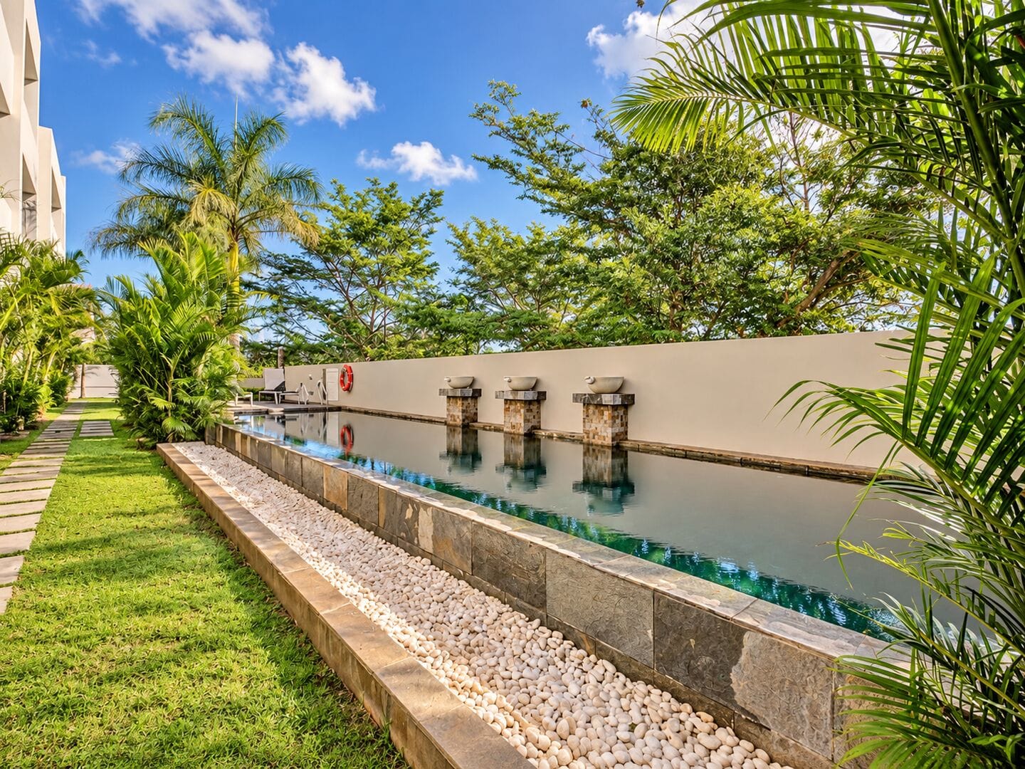 Stunning 3-Bedroom Penthouse with Private Rooftop, Jacuzzi & Panoramic Views – Flic-en-Flac - Photo 1