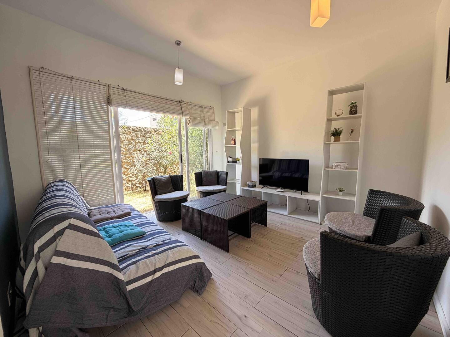For Rent – 3-Bedroom Triplex in Secure Residence with Pool - Photo 2