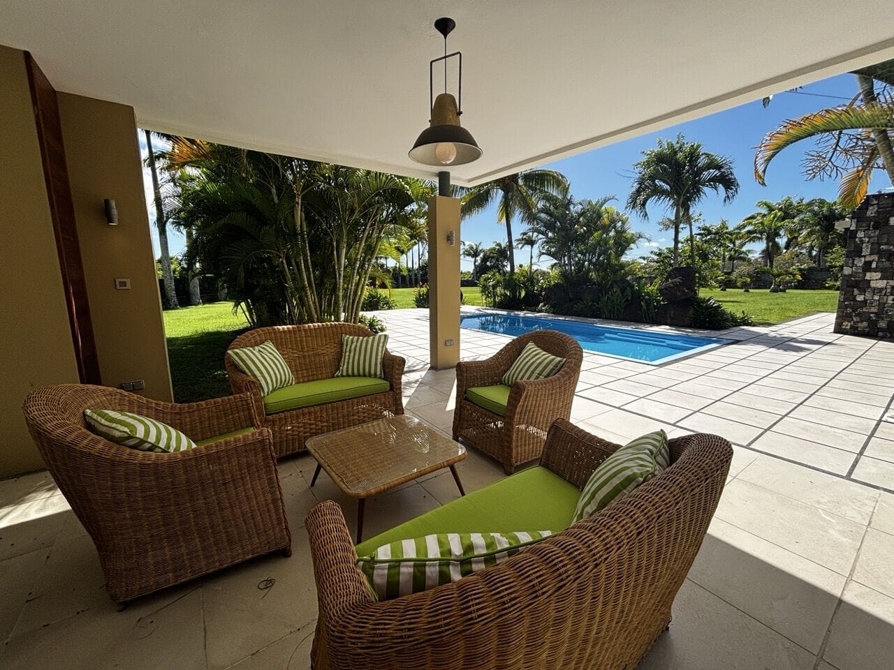 SPECTACULAR 400 M² VILLA SET IN 6,000 M² OF LANDSCAPED GARDENS – DARUTY FOREST - Photo 2