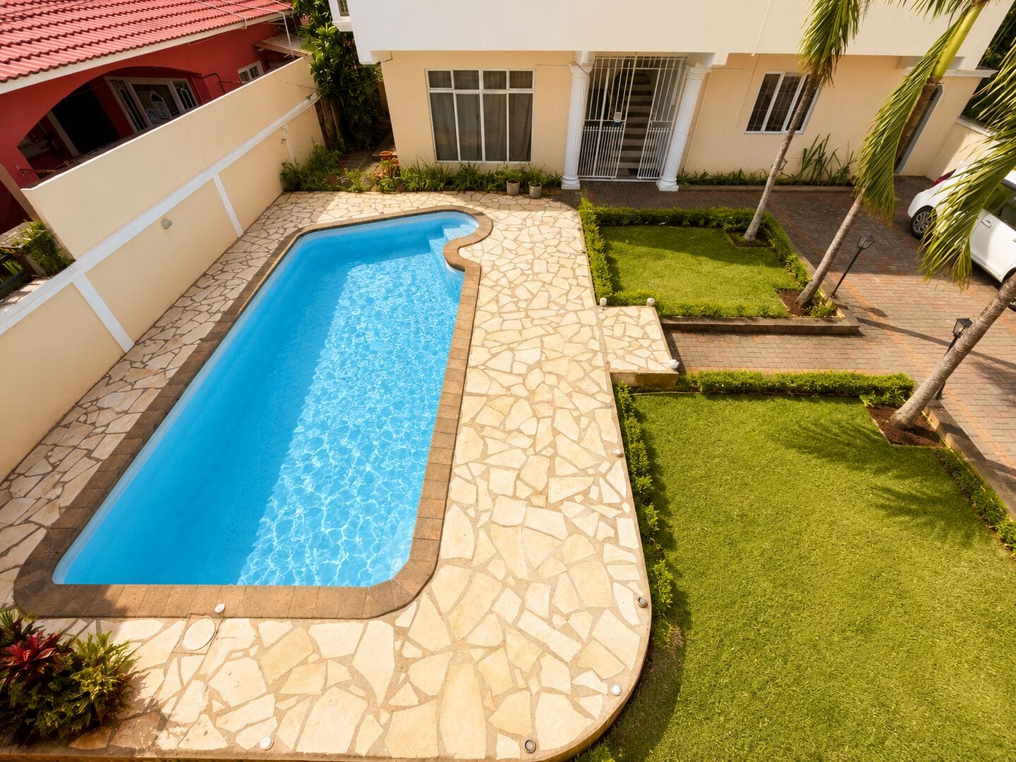 3-Bedroom Apartment with Shared Pool – 5 Minutes from the Beach in Flic-en-Flac