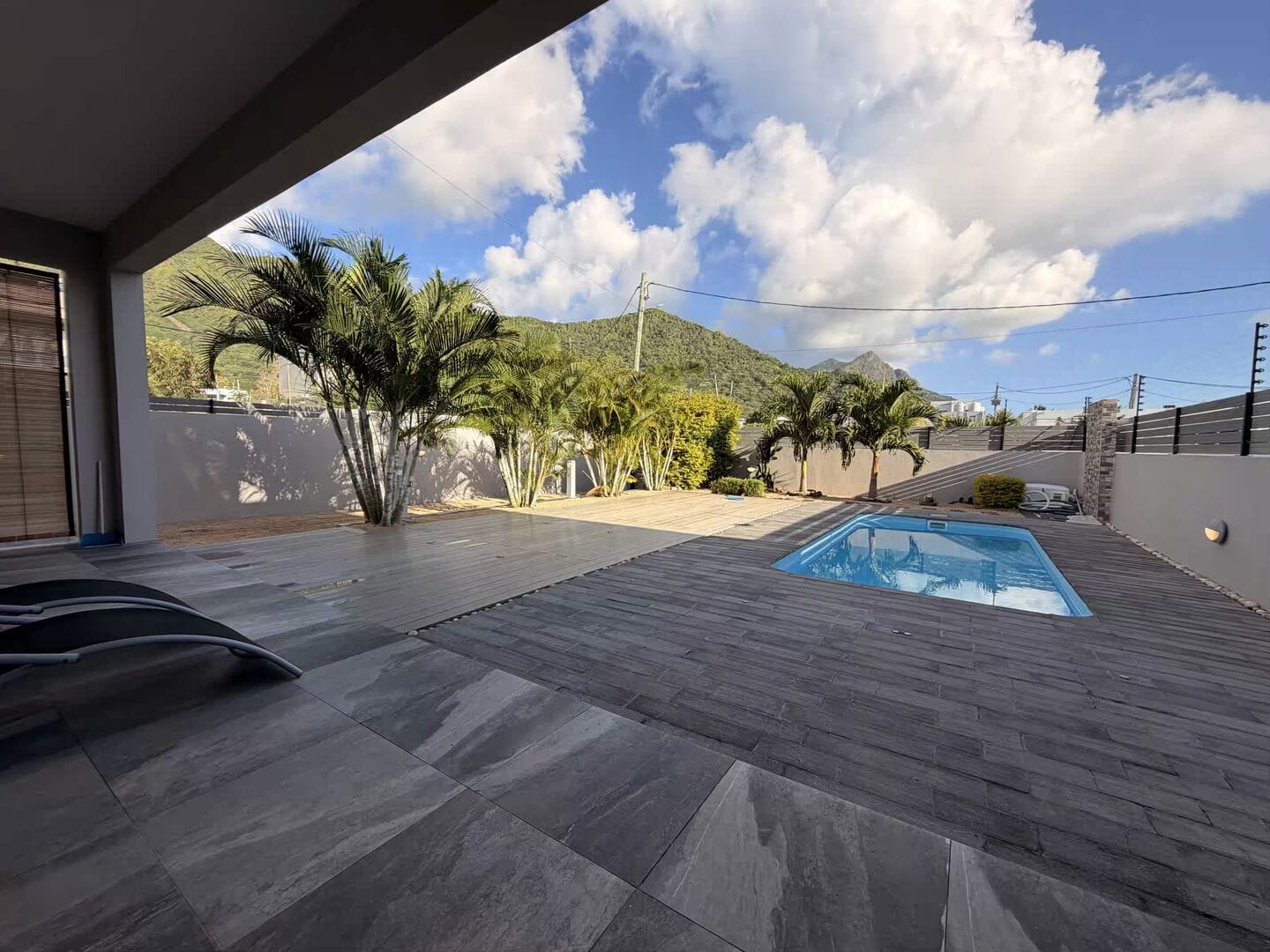 Secure 4-Bedroom Villa with Pool and Stunning Le Morne Views – For Rent in La Gaulette - Photo 2